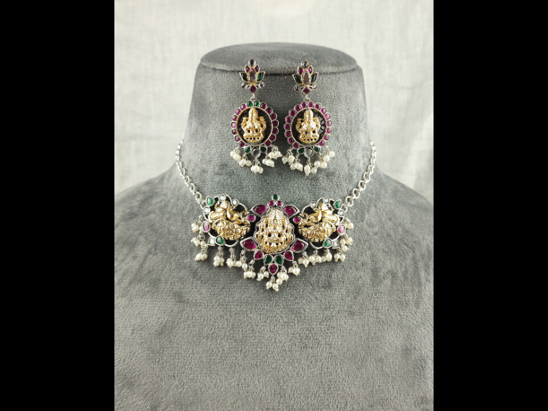 necklace can work beautifully with a kurti, while a choker can complement sarees and festive outfits.